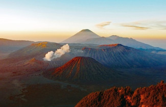 Lewotobi Laki Laki volcano erupted in Indonesia